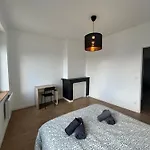 Le Beau Dupleix Parking Facile アパート カステルサラザン